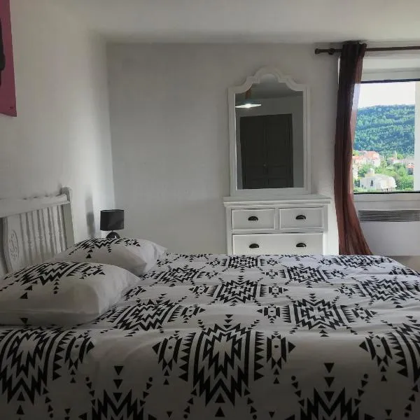 Maison entière tout équipé 4 chambre possibilité de 10 couchage Venaco Centre Corse, מלון בונאקו