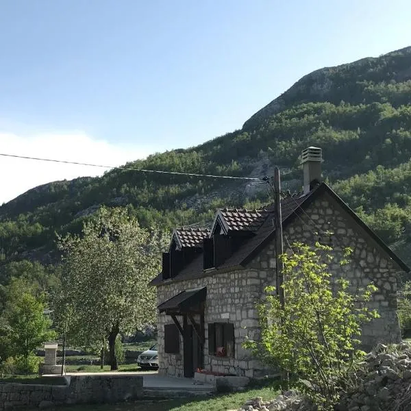 Lovcen Holiday Home, viešbutis mieste Cetinė