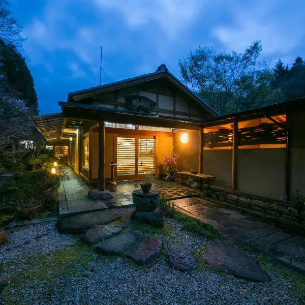 Ryori Ryokan Shikanoyu, viešbutis mieste Ena