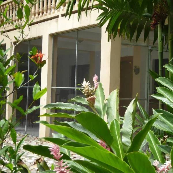 Villas Pico Bonito, hotel in Entelina