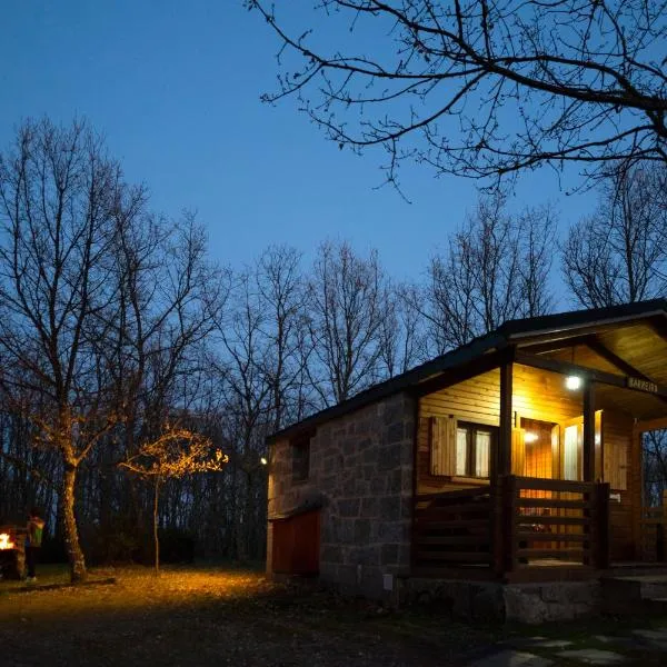 Cabañas Vallecino, hotel u gradu Linarejos