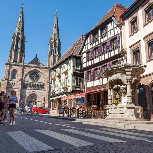 Hôtel De La Cloche, hotel a Obernai