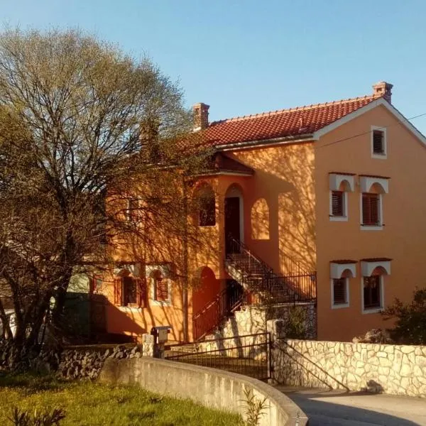Apartments Laura – hotel w mieście Pinezići