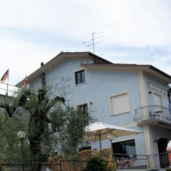 Hotel Francesco, hotel v destinácii Padenghe sul Garda