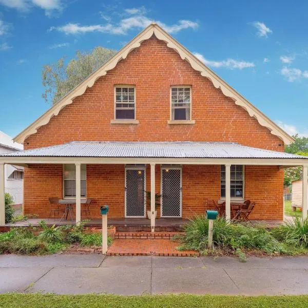 Eliza 1875 Red Brick Duplex Townhouse, hotel in Grafton
