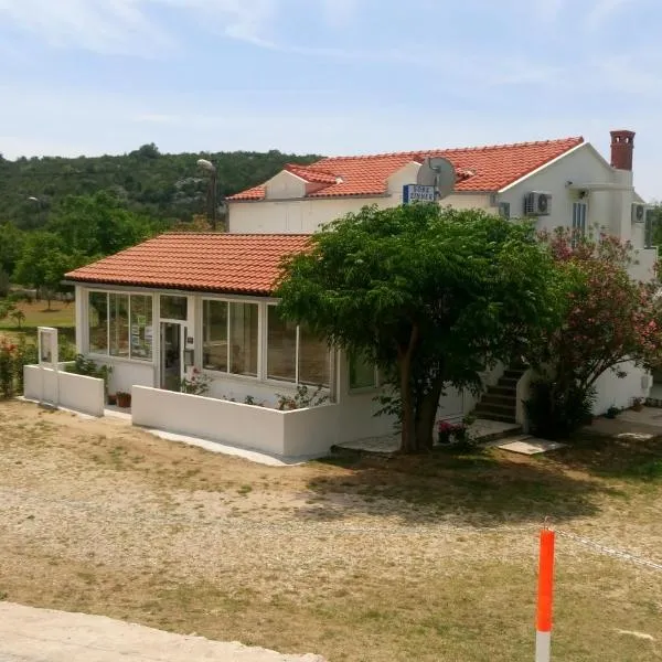 Guesthouse Budima, hotel v destinaci Banići