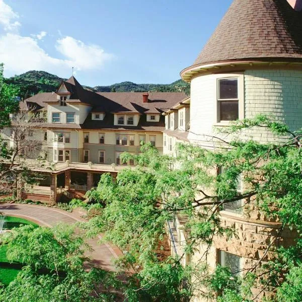 Cliff House at Pikes Peak, hotel em Manitou Springs