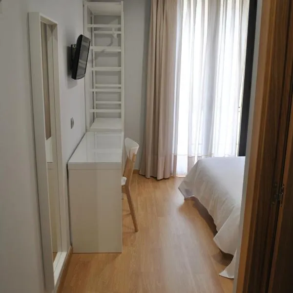 Hostal Universitat, hotel v destinaci Cervera