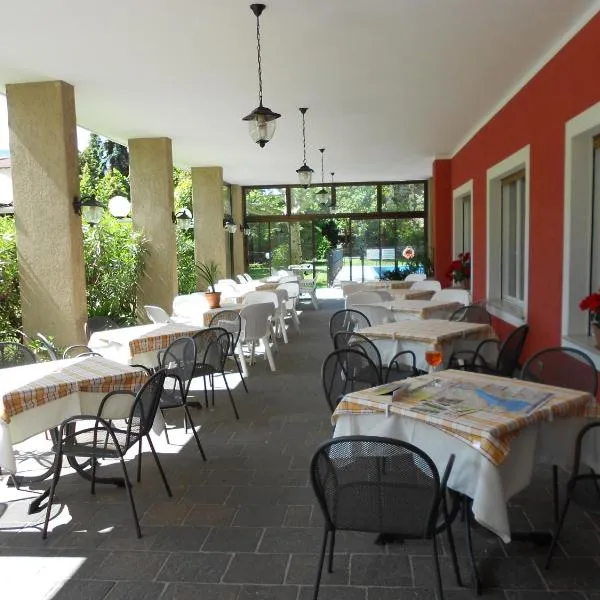 Hotel Ristorante Daino, hotel a Pietramurata