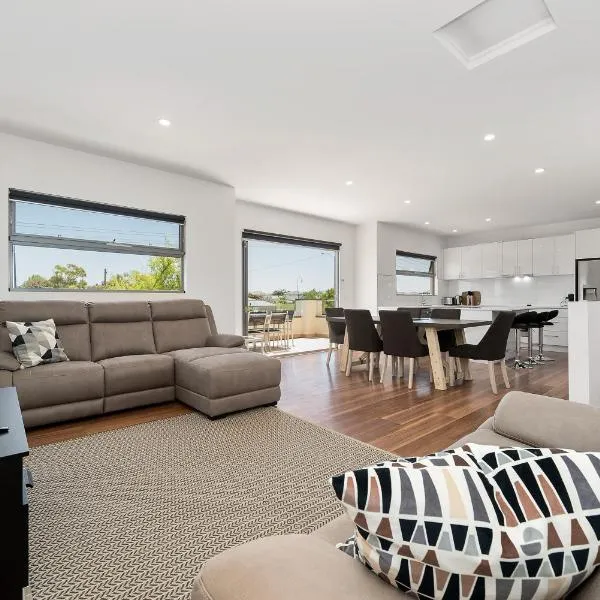 Rosewater Townhouses Dromana, hotel em Dromana