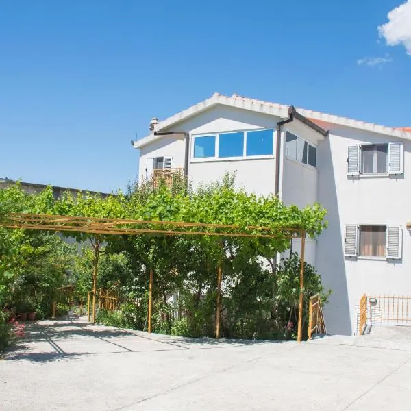 Apartments Pearl, hotel v destinácii Vinišće