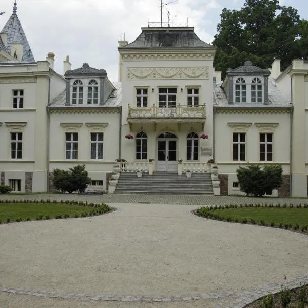 Pałac w Nosowie, hotel in Biesiekierz