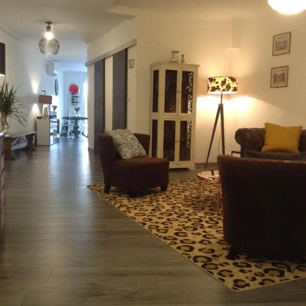 Les Halles Chambre D'hôtes, hotel v destinaci Verteuil-sur-Charente