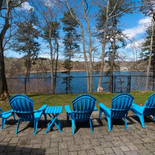 Weeks Pond Charmer, hotel a Forestdale
