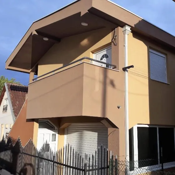 Apartmani "Ravić", ξενοδοχείο σε Sutomore