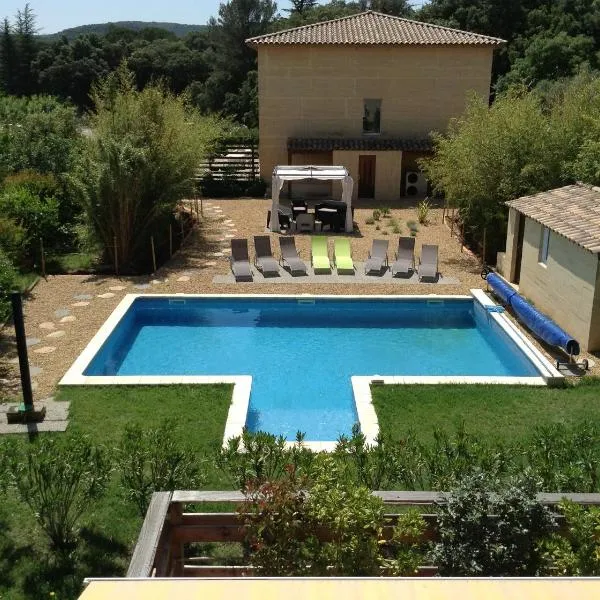 Villa La Charmeuse Fleurie, hotel v destinácii Collias