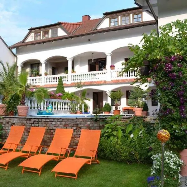 Ferienhaus Fabio, מלון בThürnthal
