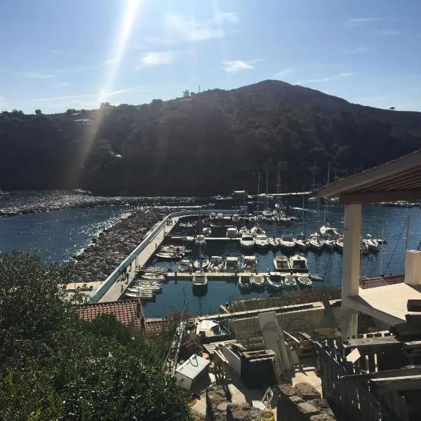 Casa del porticciolo di Capraia, hotel in Capraia