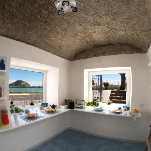 Domus Fortunae B&B, hotel v destinaci Bacoli