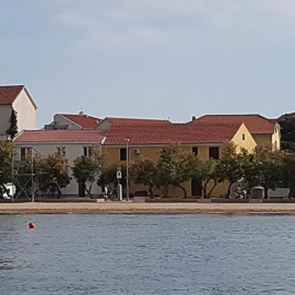 Beach apartment VAMI with sea view, hotel v Murteri