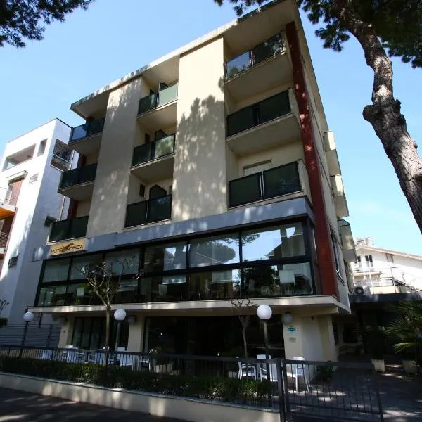 Hotel Monica, hotel in Riccione