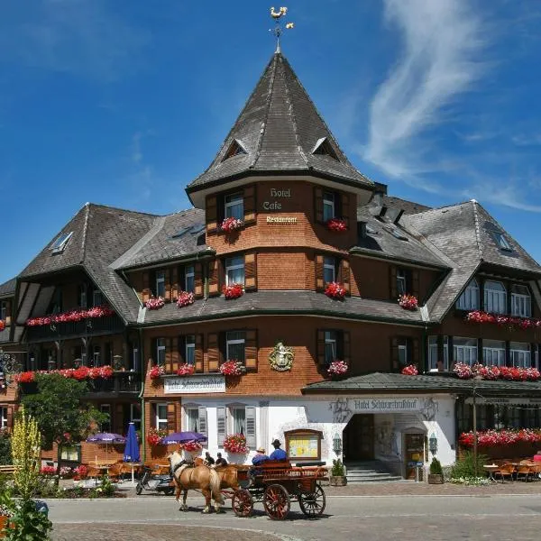 Hotel Schwarzwaldhof: Hinterzarten şehrinde bir otel