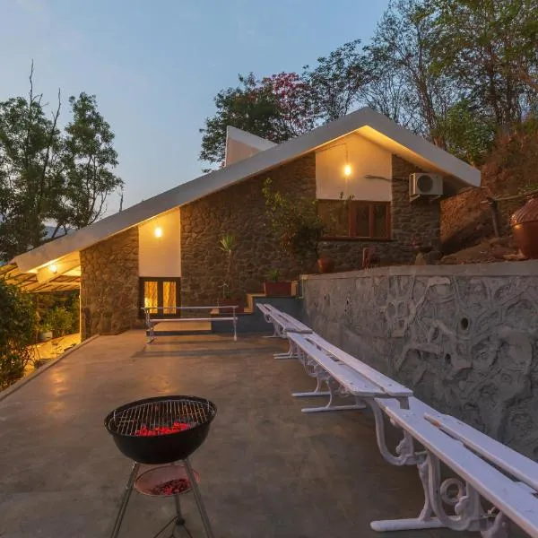 SaffronStays Inverlochy, Lonavala - Charming Villa In Peaceful & Quiet Surroundings, Jacuzzi, khách sạn ở Kārli