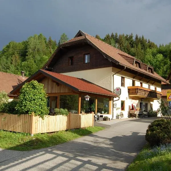 Gasthof Martinihof, hotel di Latschach ober dem Faakersee