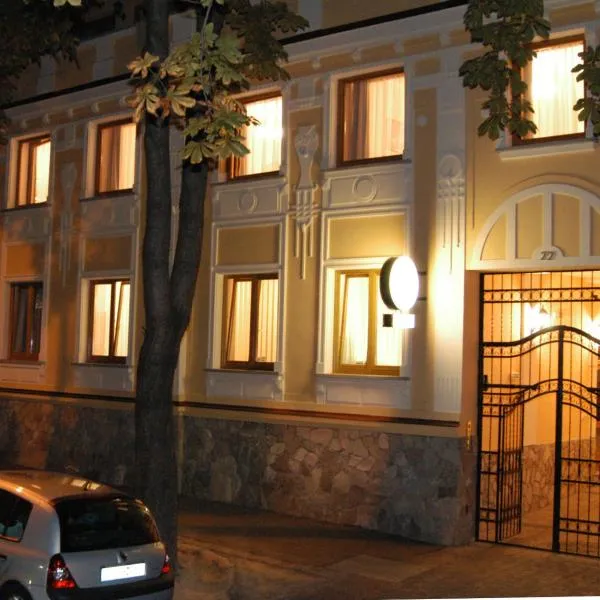 Laetitia Panzió, hotel in Szenna