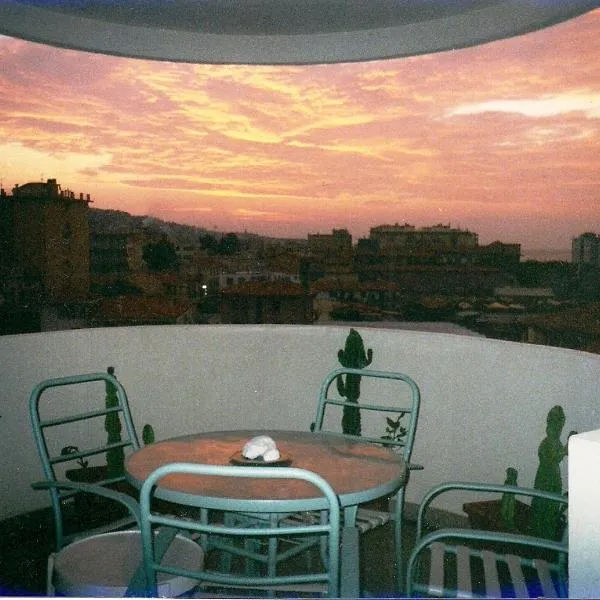 Appartamento - terrazzo vivibile vista mare, wi-fi e box gratuiti, hotel v destinaci Vallecrosia