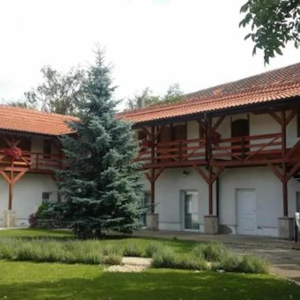 Green Club, hotel in Úžice