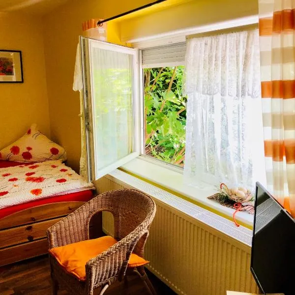 Gästehaus Kerle, hotel v destinaci Dossenheim