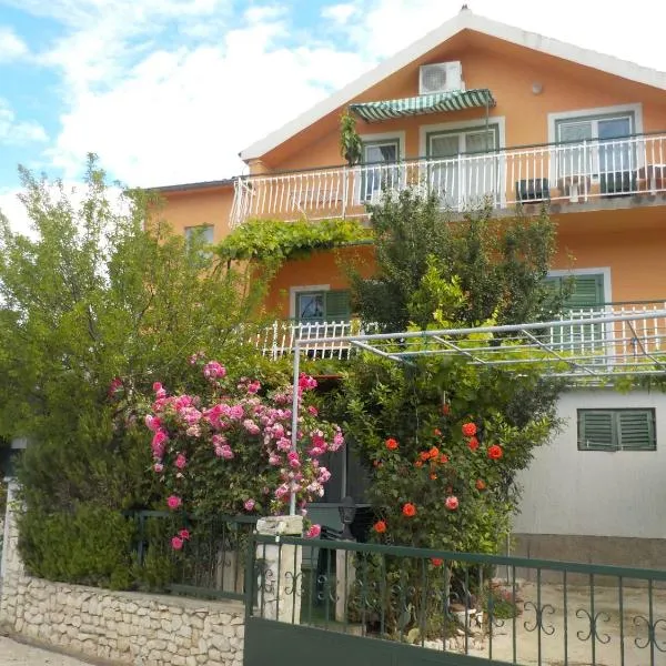 Svetin Apartments, hotel v destinaci Grebaštica