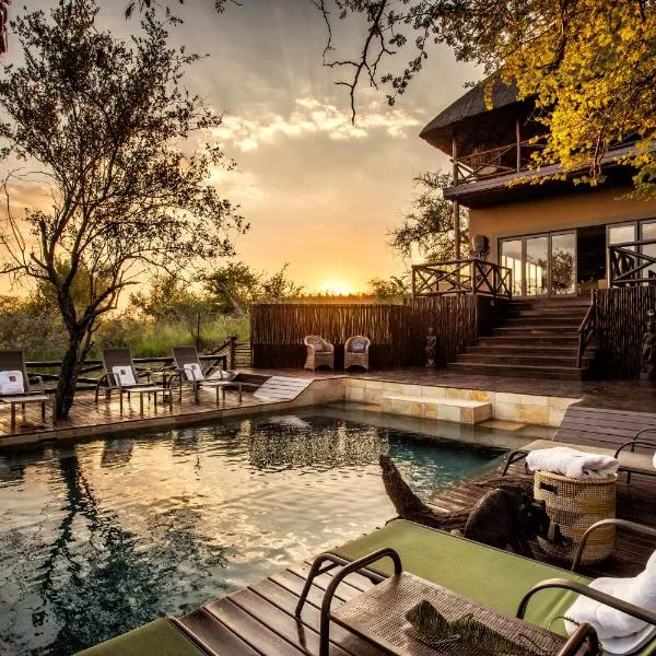 Naledi Lodges, hotel di Mica