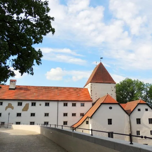 Gästehaus Mälzerei auf Schloss Neuburg am Inn, hotel v destinaci Neuburg am Inn