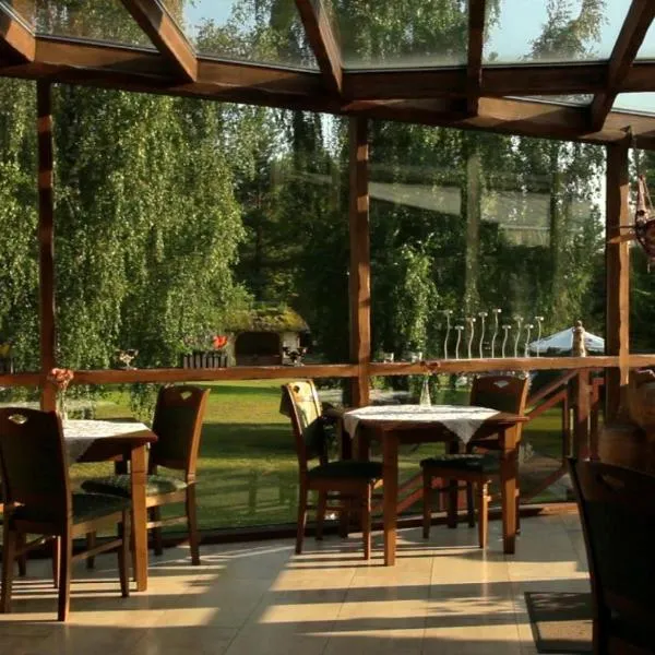 Hotel Niedźwiadek, khách sạn ở Wdzydze Kiszewskie
