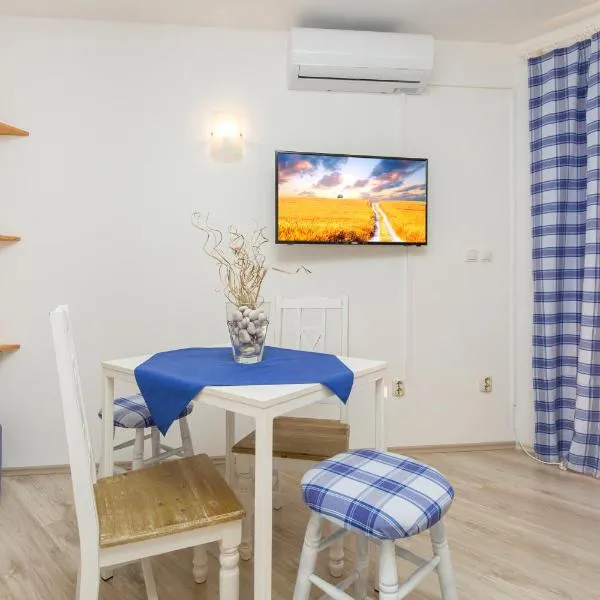 Apartman Karmen, готель у місті Лабин