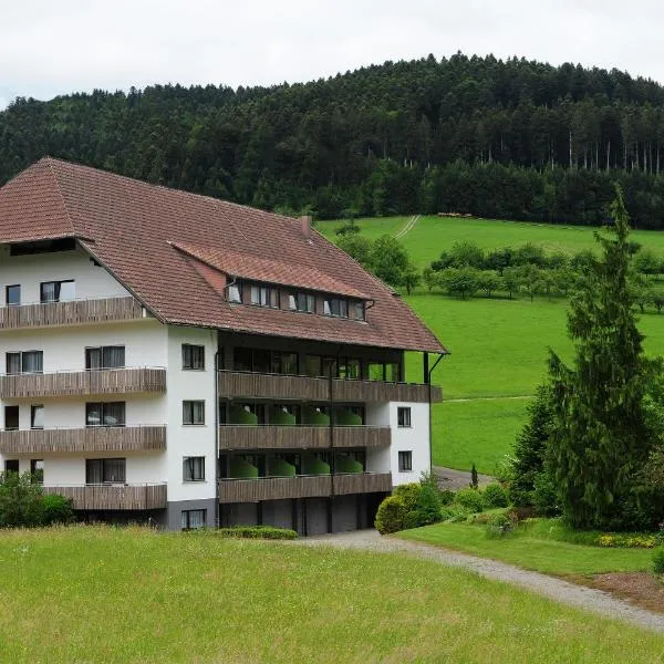 Hotel Fuxxbau, готель у місті Bollenbach