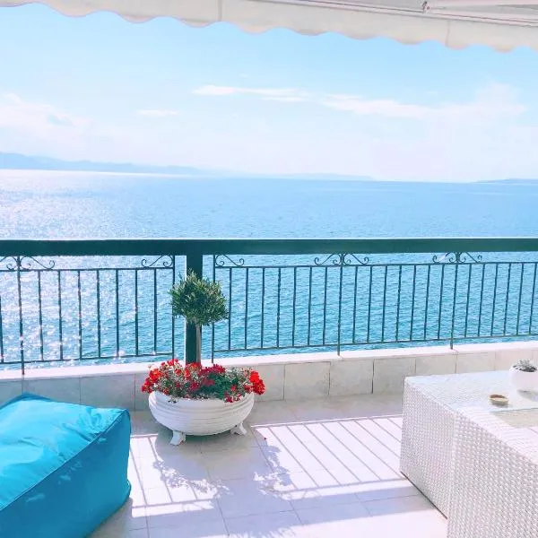 Colours Seaview Apartment, hotel em Néa Artáki