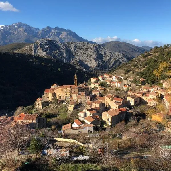 Charmant F2 dans joli village Corse, hotel in Omessa
