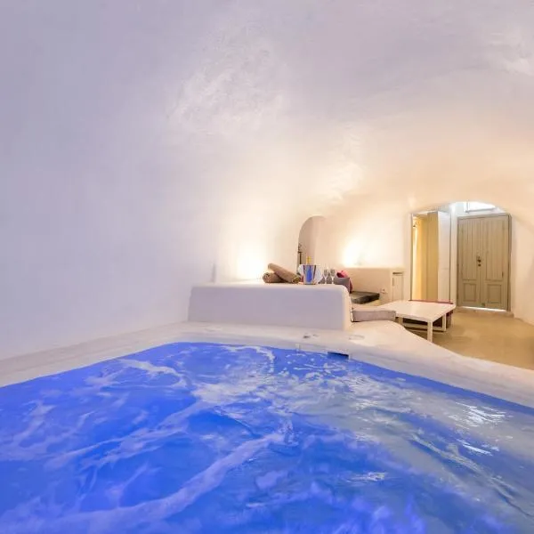 Kampanario Luxury Two-Bedroom Villa with Private Jacuzzi, hotel in Megalochori