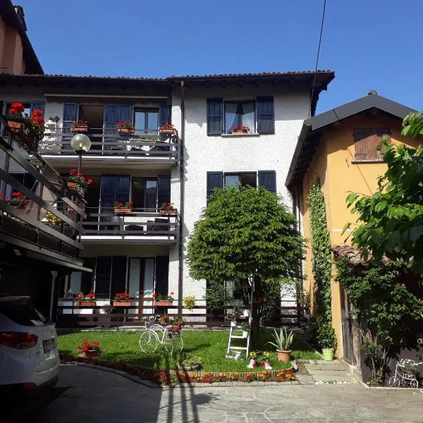 Da Mara Lago Di Como, hotel v destinaci Sormano