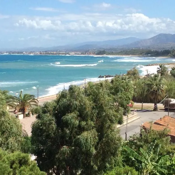 Golfo di Tindari Apartments, hotel v destinaci Falcone