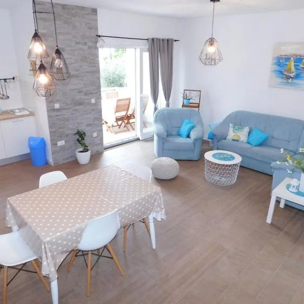 Viesnīca Apartman Karmen pilsētā Tučepi