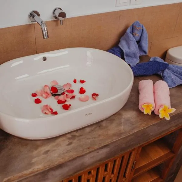 Kaen Apartments, hotel in Canggu