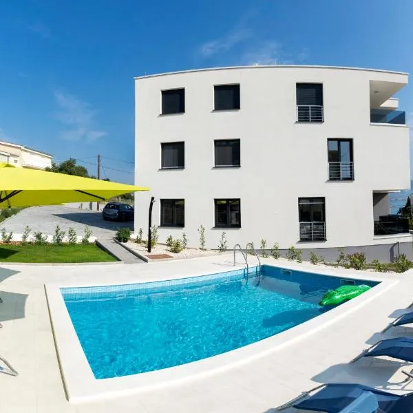 Petra's Place - Sea view apartment, hotel i Slatine