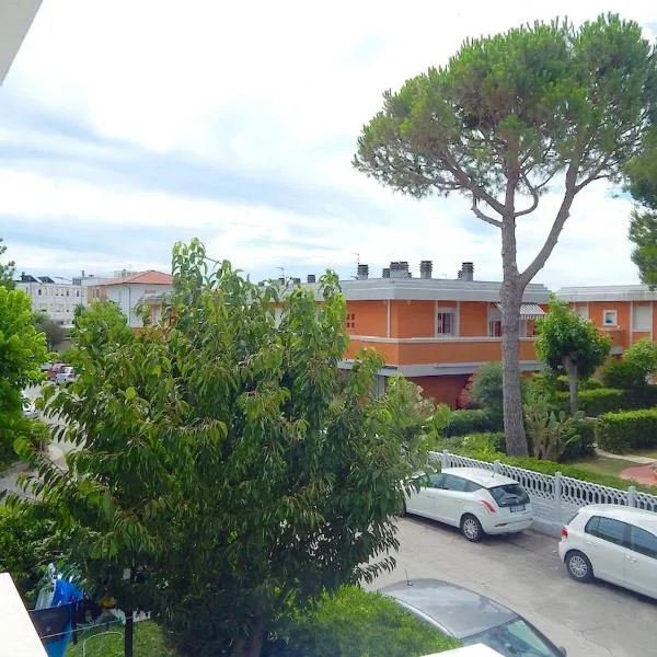 M164 - Marcelli, nuovissimo trilocale con terrazzo, hotel v destinácii Marcelli