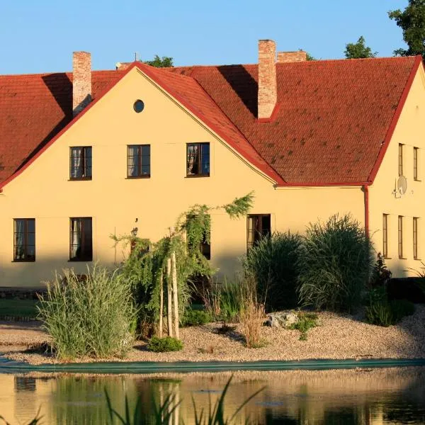 Akmenių Dvaras, hotel en Akmeniai