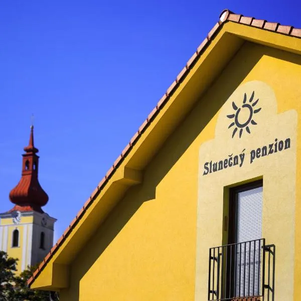 Slunečný Penzion, מלון בSuchohrdly
