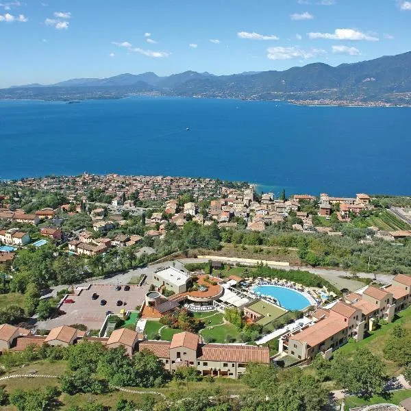 Le Torri Del Garda FamilySPA Resort, отель в Торри-дель-Бенако